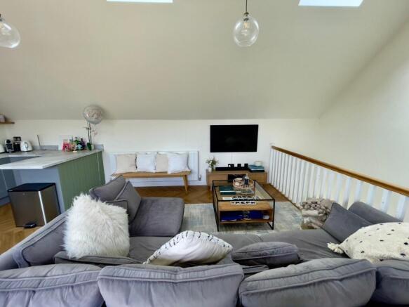 2 bed Terraced to rent Image 4