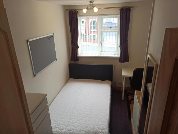 6 bed Terraced to rent Image 6