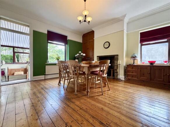 6 bed Semi-Detached for sale Image 5