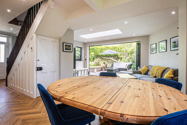 4 bed Semi-Detached for sale Image 8