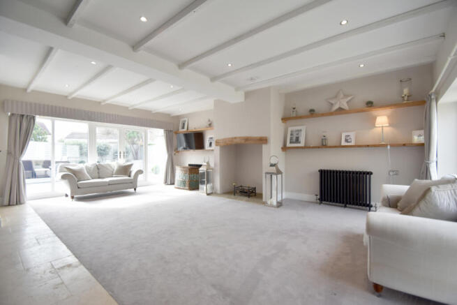 5 bed Detached for sale Image 10