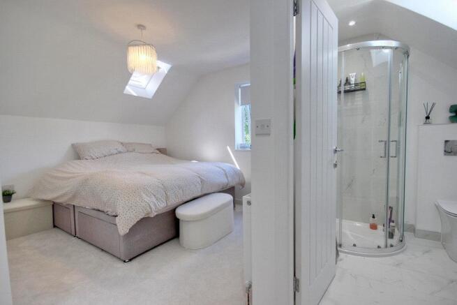 3 bed Town House for sale Image 5