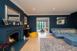 2 Amberdown, Bax Close, Pulborough RH20 4GZ