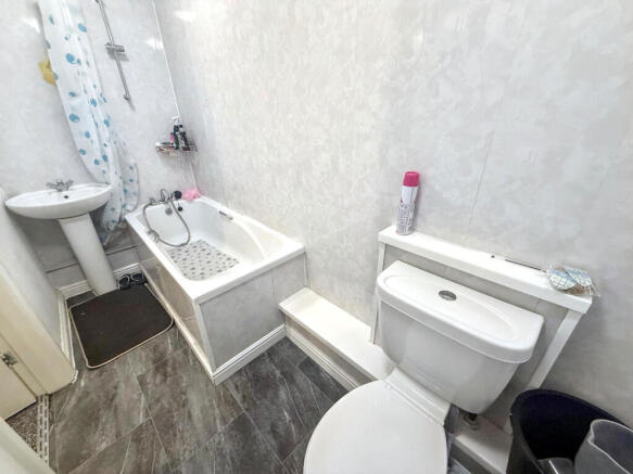 2 bed End of Terrace to rent Image 7