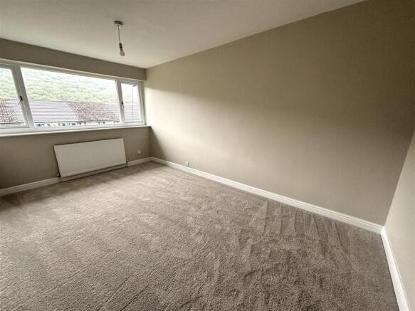 3 bed Town House for sale Image 4
