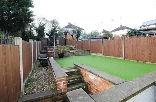 2 bed Terraced to rent Image 4