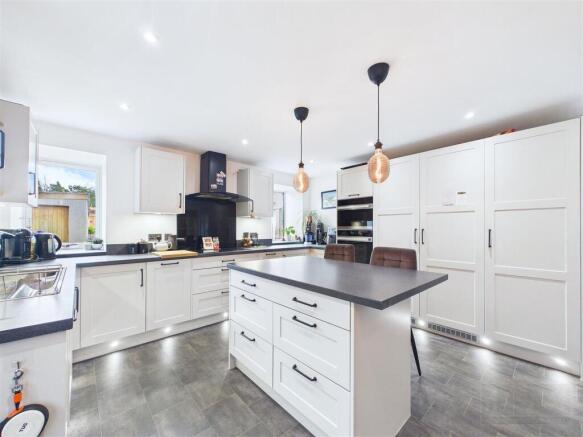 Kitchen / Dining