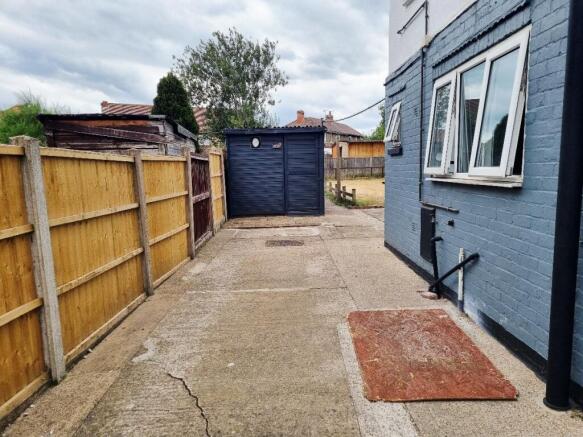 3 bed Semi-Detached to rent Image 12