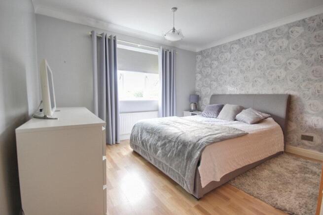 5 bed Detached for sale Image 6