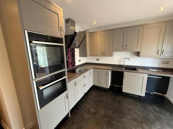 Kitchen (2).jpeg