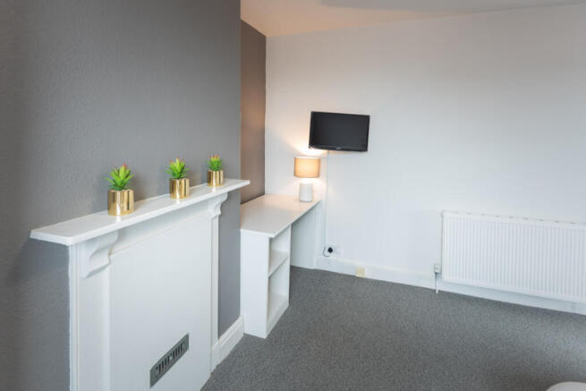 25 Union Road, Bedroom 1