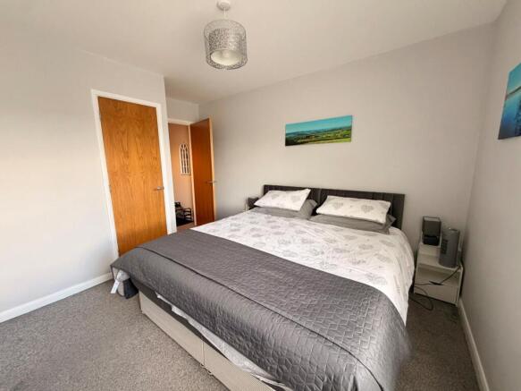 2 bed Flat to rent Image 8