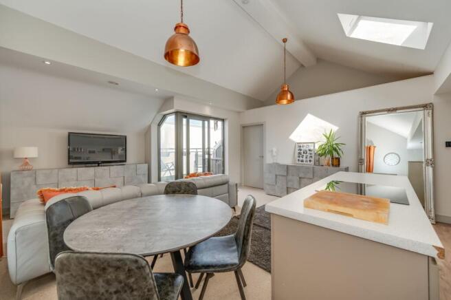 2 bed Flat for sale Image 8