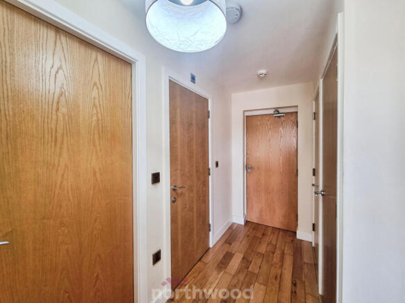 2 bed Flat to rent Image 10