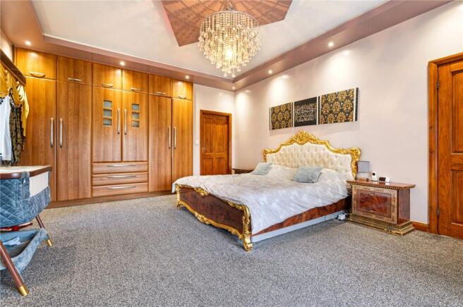 10 bed Detached for sale Image 12