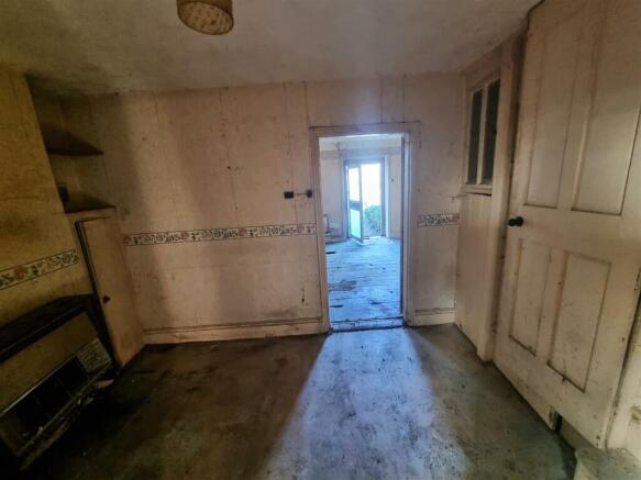 2 South View - Dining Room.jpg