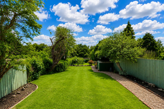 4 bed Semi-Detached for sale Image 4