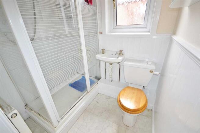 SHOWER ROOM: