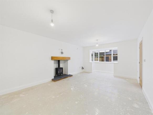 5 bed Detached for sale Image 9