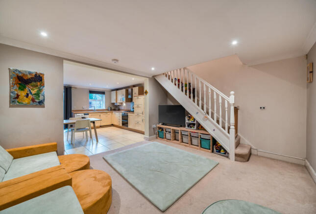 1375254-6-69038d4...