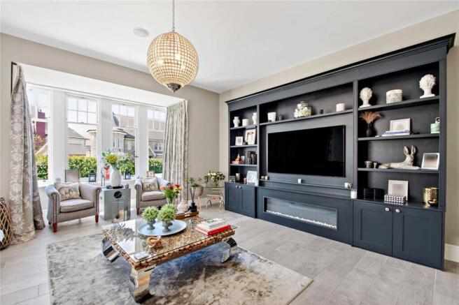 5 bed Detached for sale Image 9