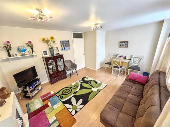 Living room 1.jpg