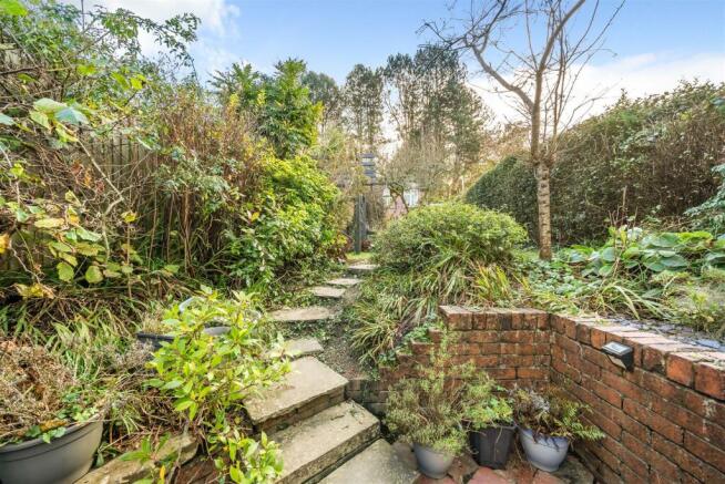 GARDEN 2.jpg