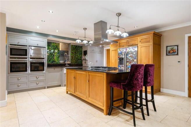 5 bed Detached for sale Image 5