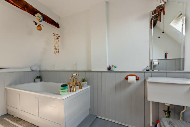 8586761-interior1...