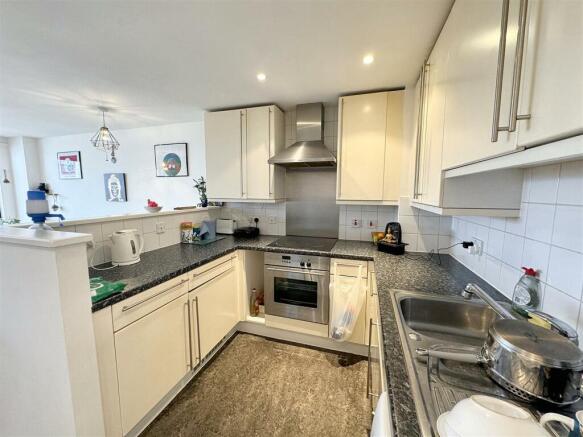 Lounge/Kitchen