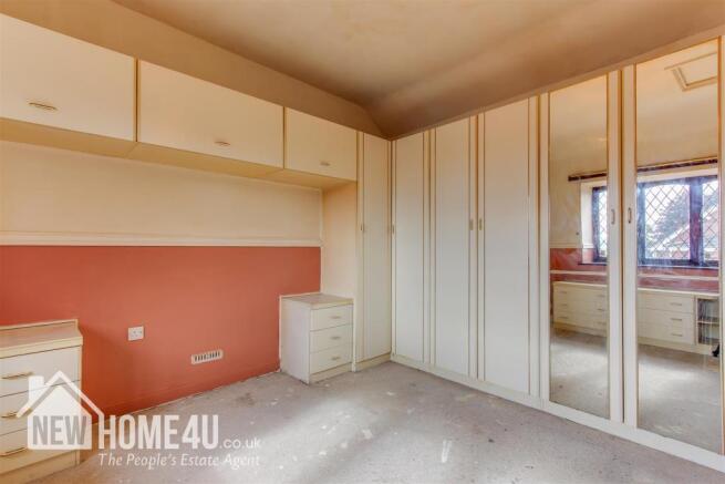 MASTER BEDROOM: