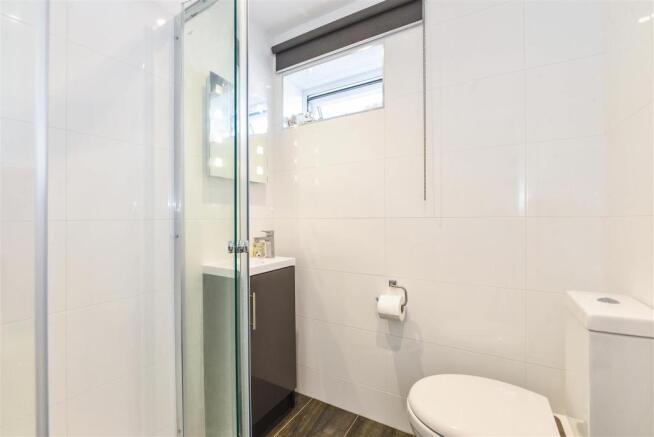 Shower en - suite
