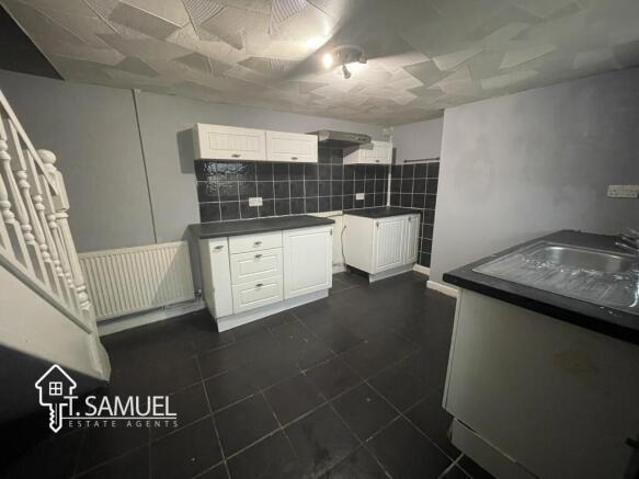 Kitchen 1.JPG