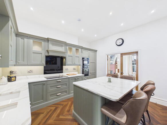 7 bed Town House for sale Image 6