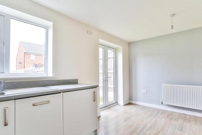 3 bed Semi-Detached to rent Image 7