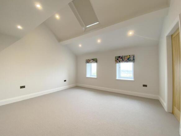 4 bed Mews to rent Image 9