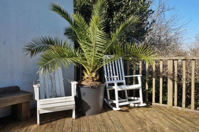 Rear/Decking