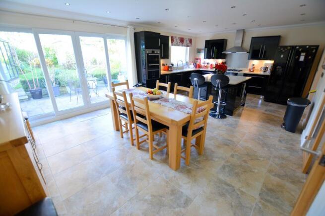 Kitchen/breakfast room/dining room