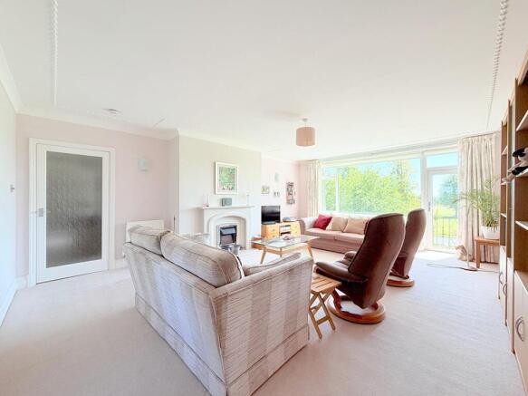 3 bed Flat for sale Image 10