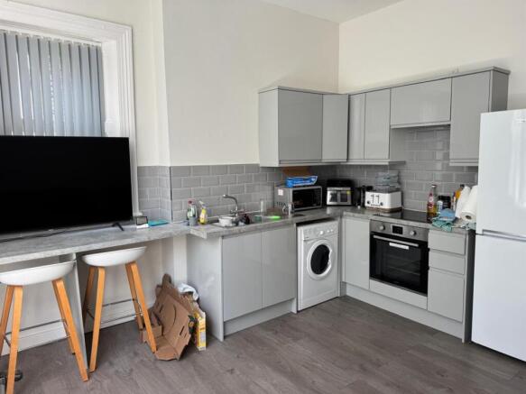 Flat 2, 27 Victoria Road Kitchen (1).jpeg