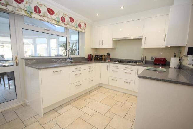 KITCHEN / DINING ROOM