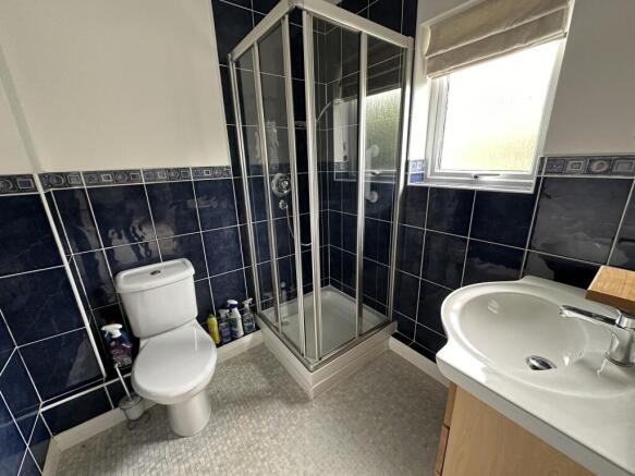 Ensuite.JPG