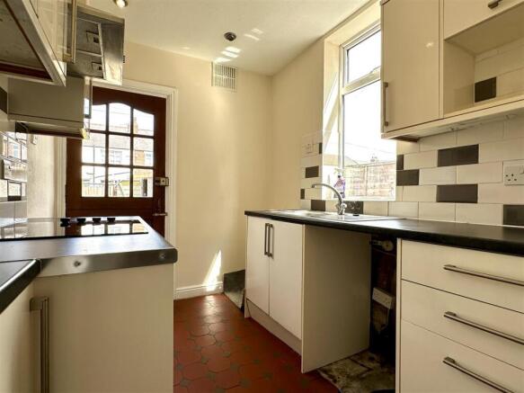 3 bed Semi-Detached for sale Image 8