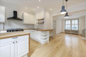 79, Oaklands Grove, London W12 0JE