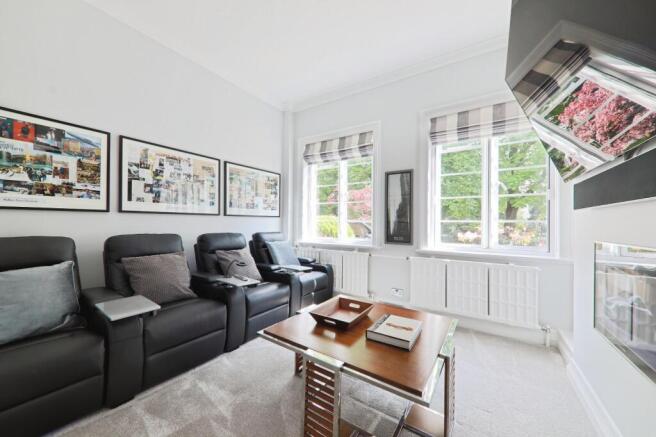 5 bed Detached for sale Image 11