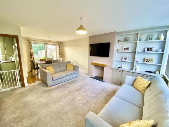 Lounge/ Dining Room