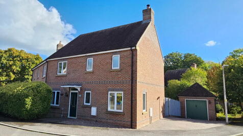 Haysoms Drive, Greenham, Thatcham, RG19 8EY