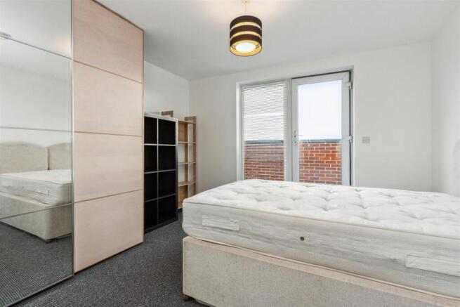 F7 122 Tooting High Street SW17 bedroom 3a.jpg