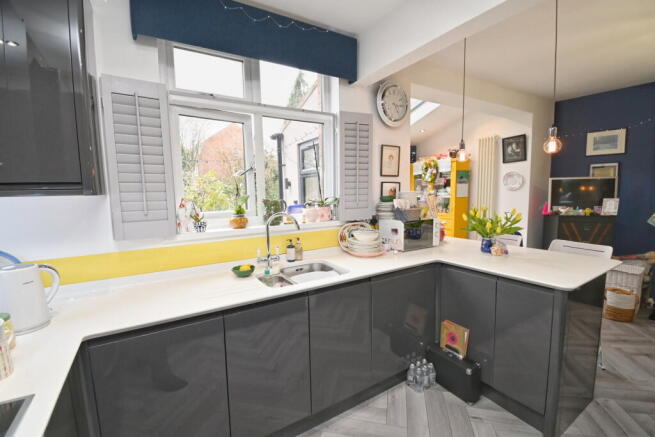 3 bed Semi-Detached for sale Image 8
