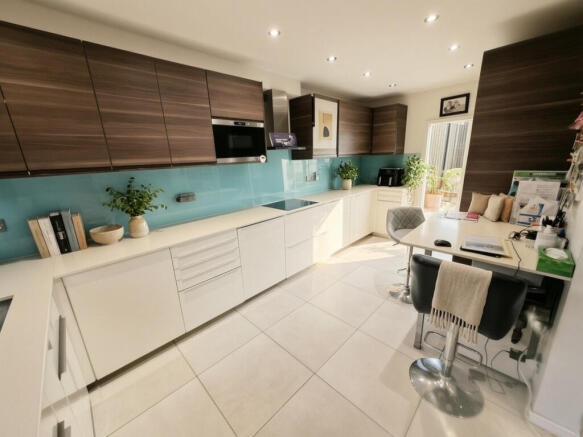 Photo 3